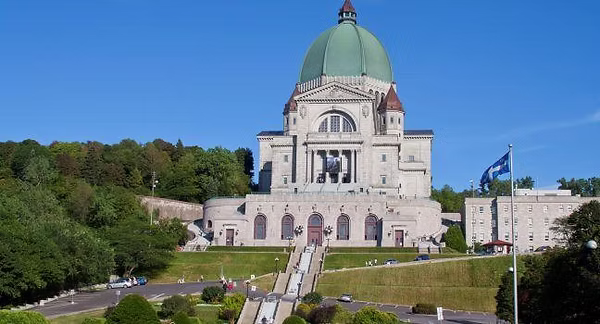 Oratoire Saint-Joseph du Mont-Royal, vu depuis le chemin Queen-Mary